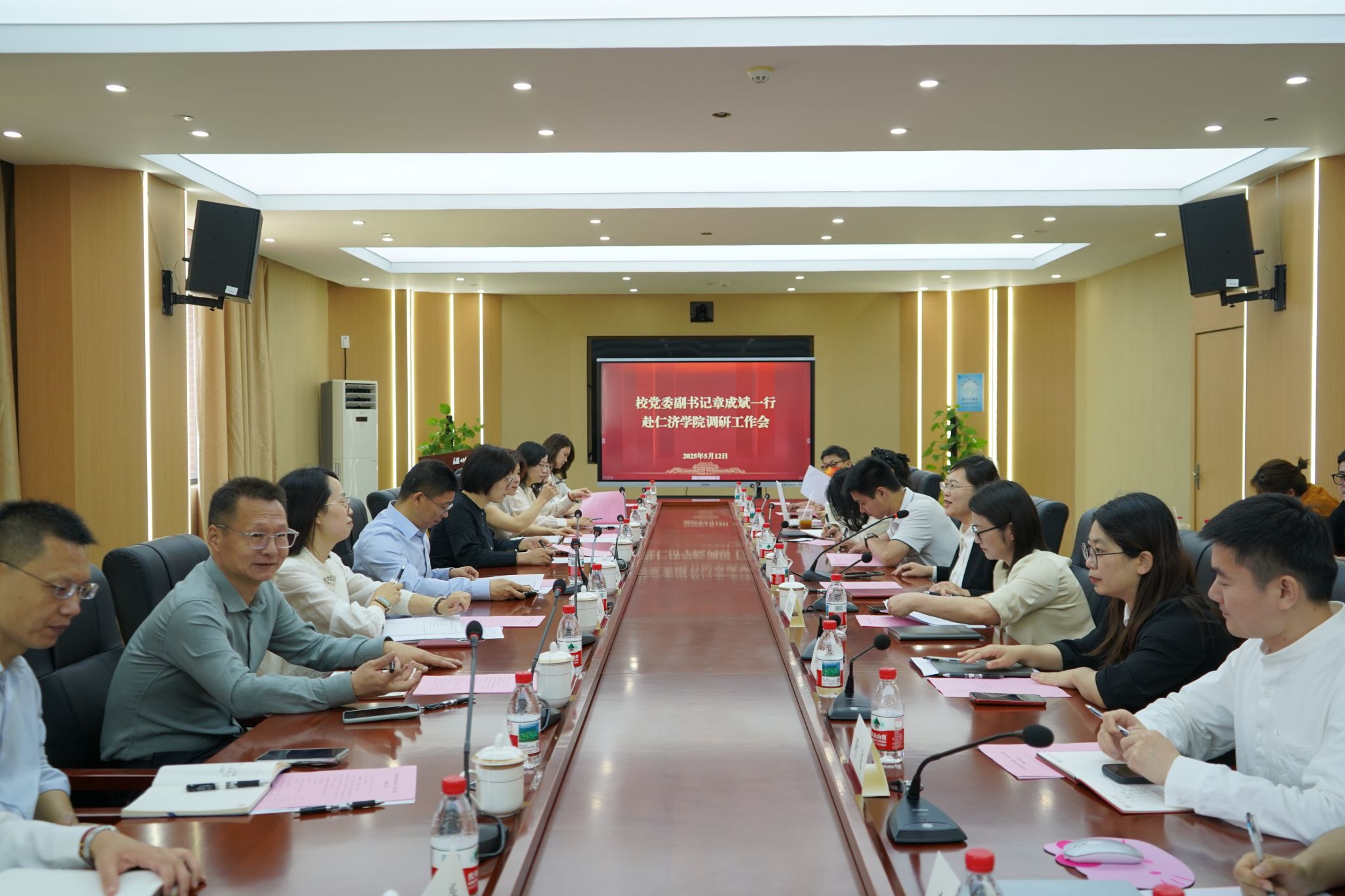 校党委副书记章成斌一行莅临中文av
调研指导