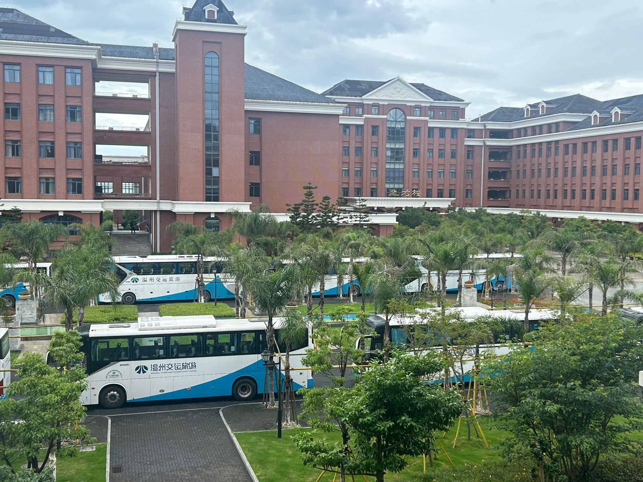 中文av
滨海校区顺利开展全国大学生英语等级考试